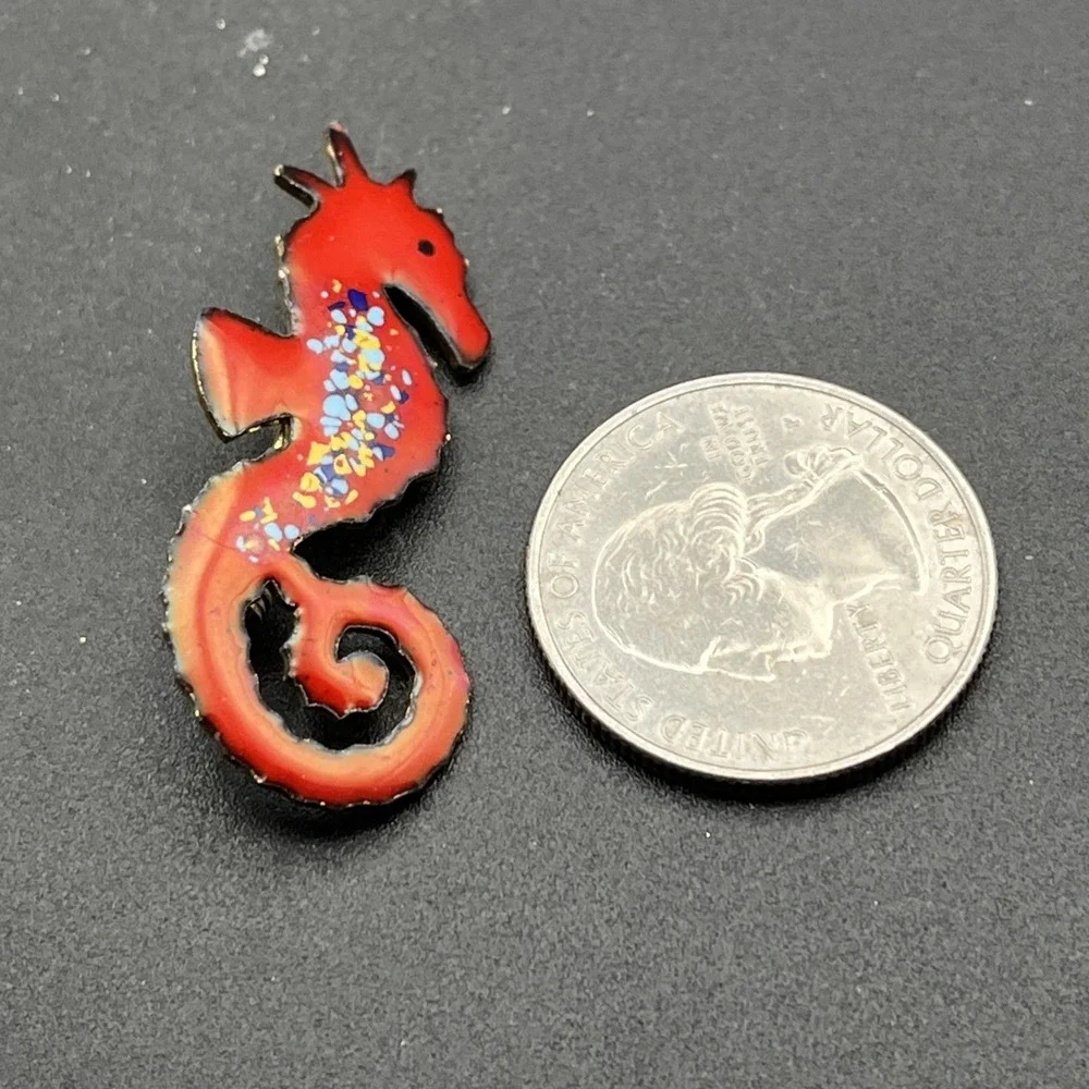 Paint Speckled Red Seahorse‎ Lapel Hat Pin